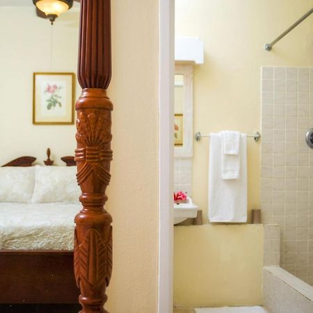 Ground Floor Apartment Located In Hometown, 5 Min Walk To The Beach Сент-Джеймс Экстерьер фото
