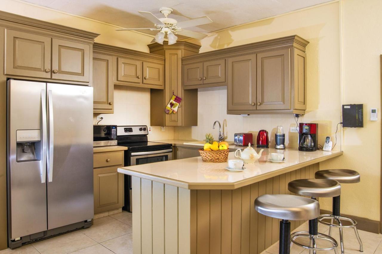 Ground Floor Apartment Located In Hometown, 5 Min Walk To The Beach Сент-Джеймс Экстерьер фото