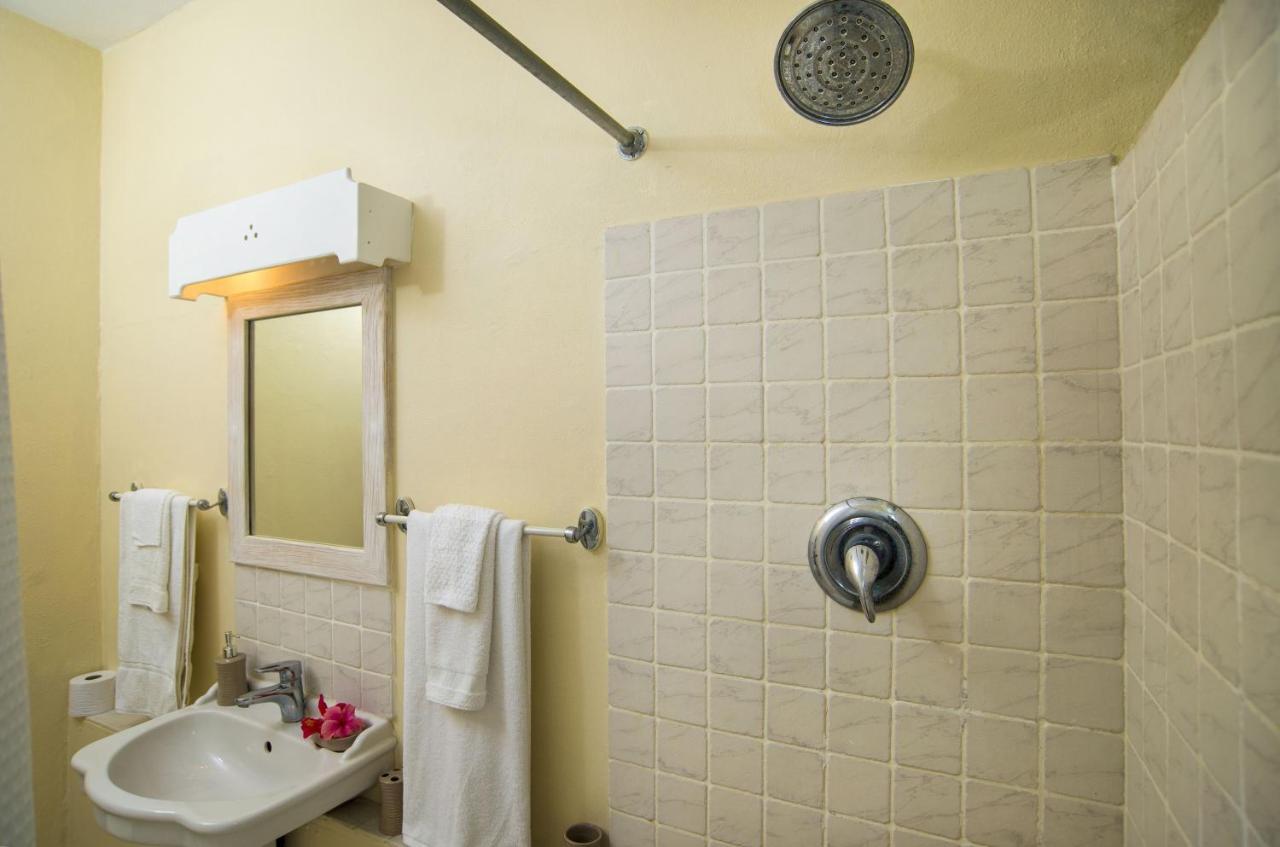 Ground Floor Apartment Located In Hometown, 5 Min Walk To The Beach Сент-Джеймс Экстерьер фото